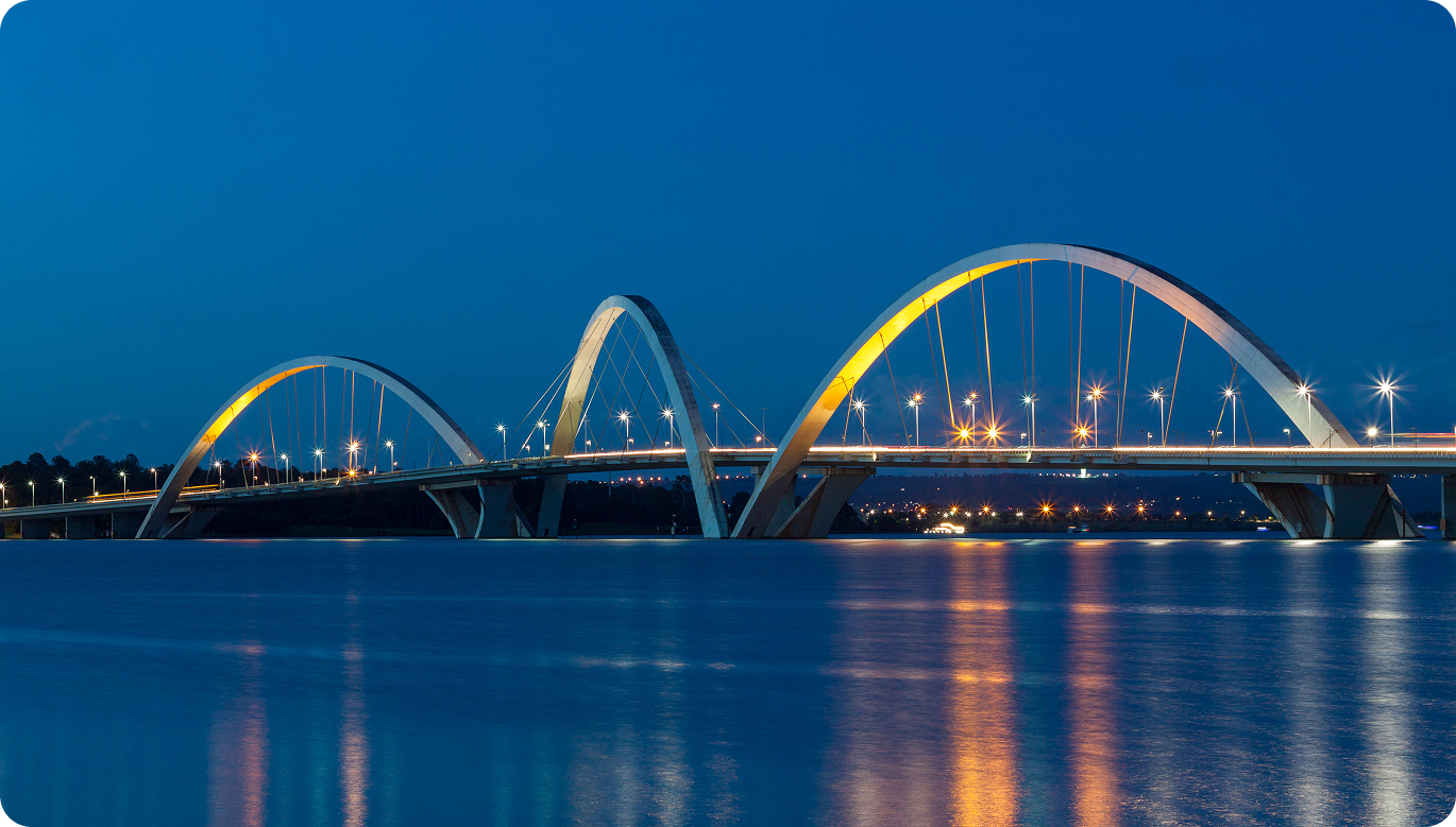 Ponte JK, Brasília/DF. Obra feita com cimento Ciplan.